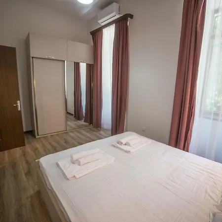Your Apartment In This City N2 第比利斯 外观 照片