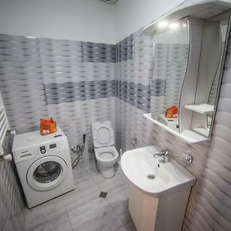 Your Apartment In This City N2 第比利斯 外观 照片